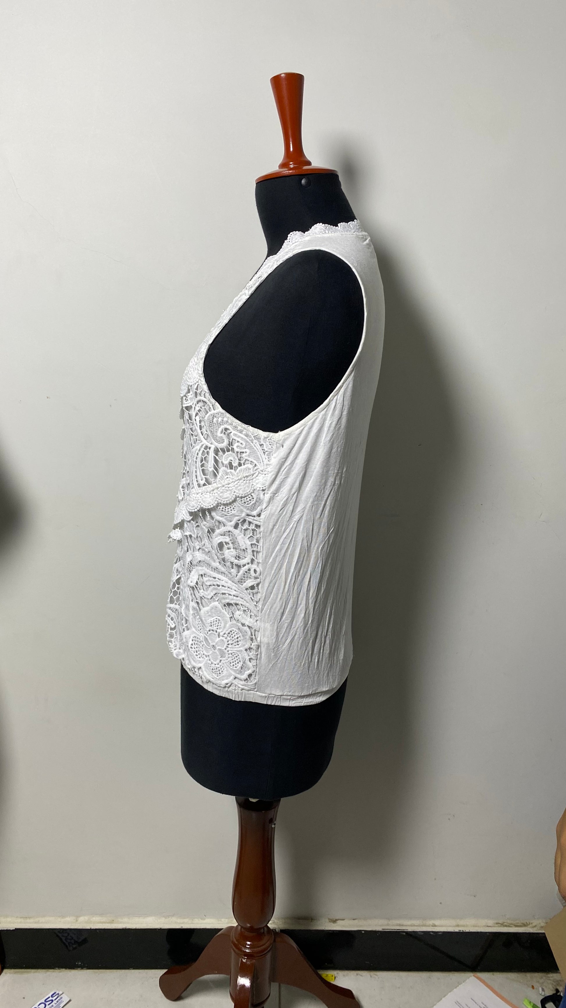 CALLIGRAPHY WOMENS VINTAGE SLEEVELESS LACE WOMENS TOP