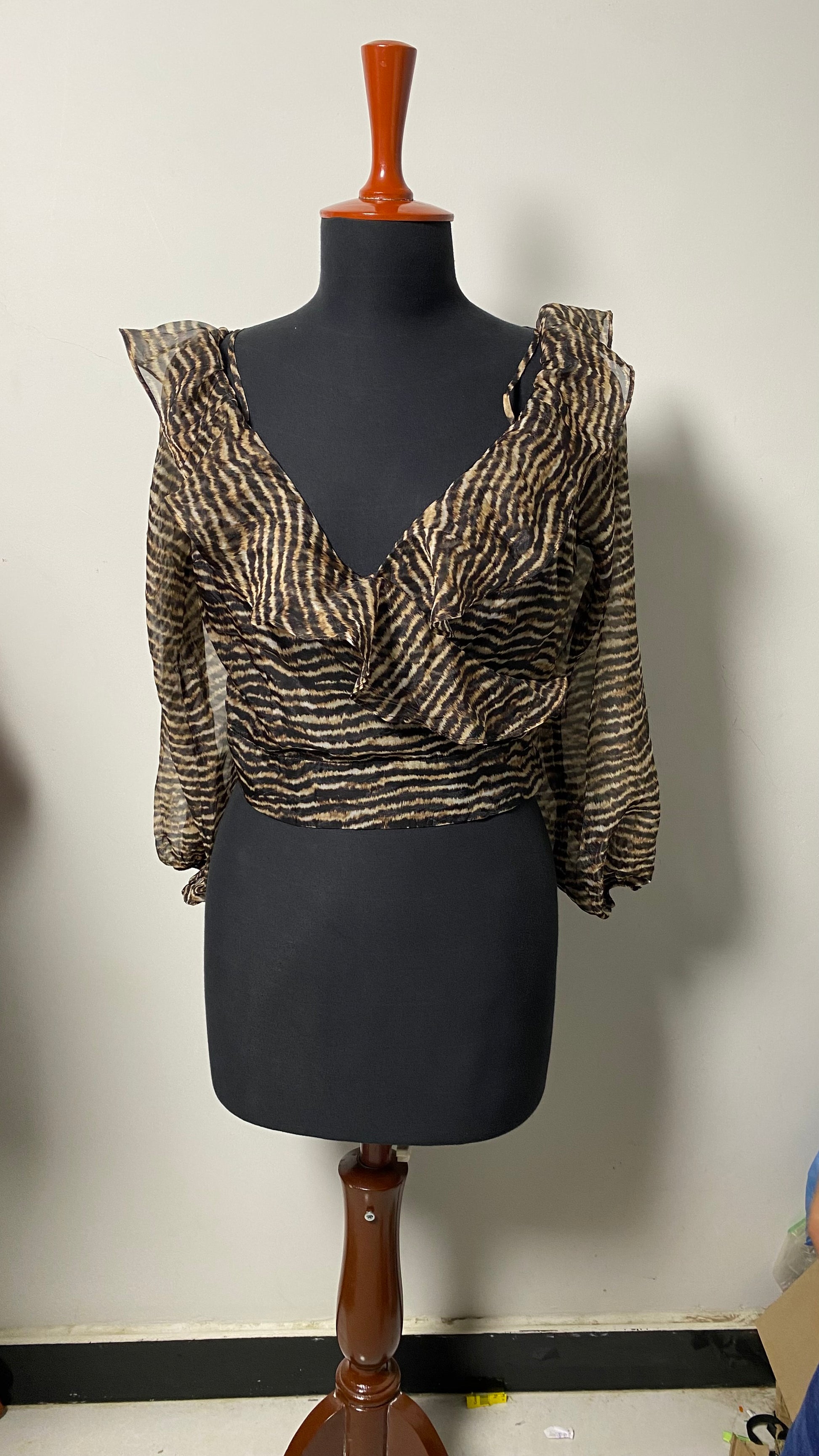 DYNAMITE WOMENS CROP TOP