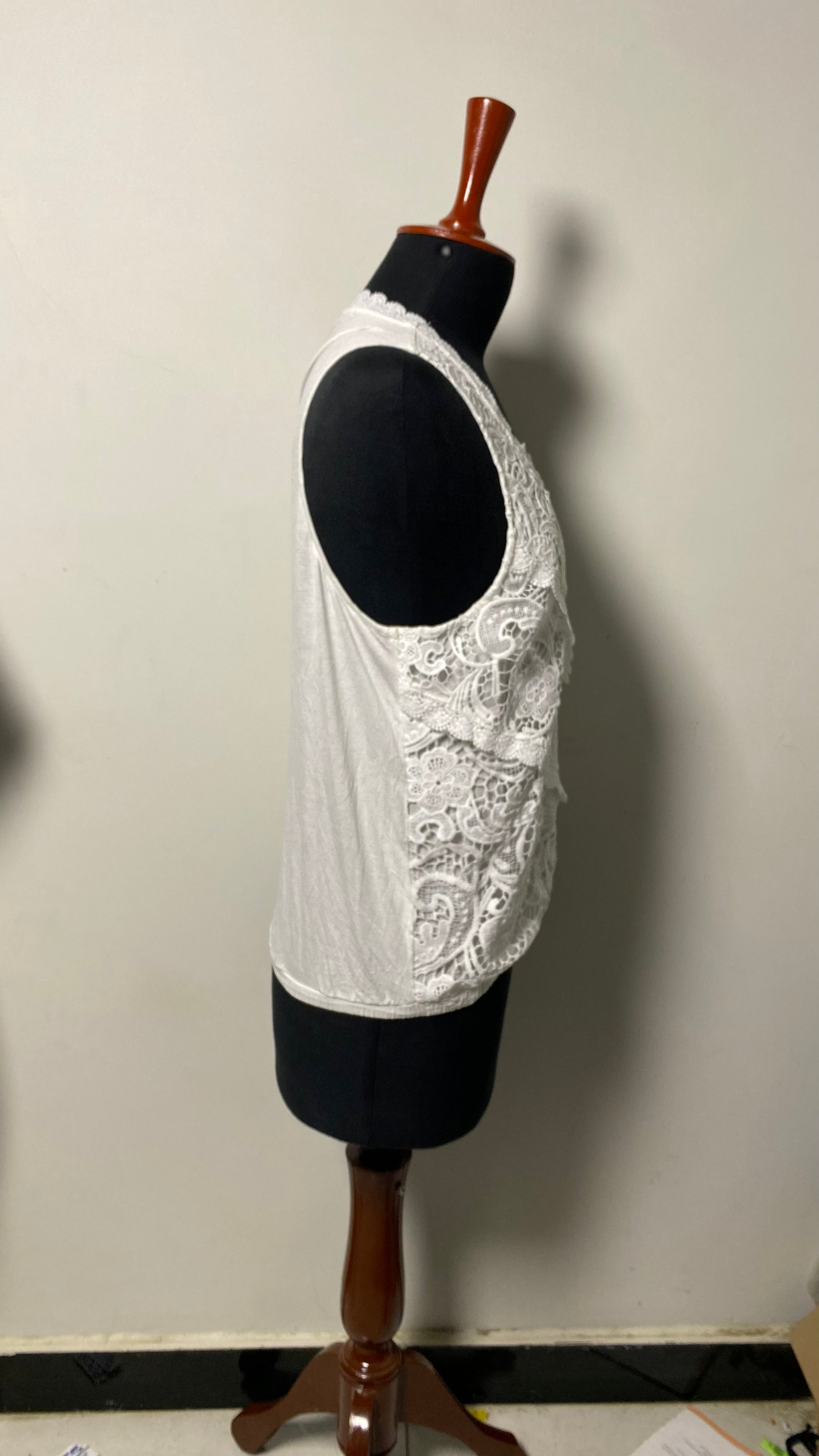 CALLIGRAPHY WOMENS VINTAGE SLEEVELESS LACE WOMENS TOP