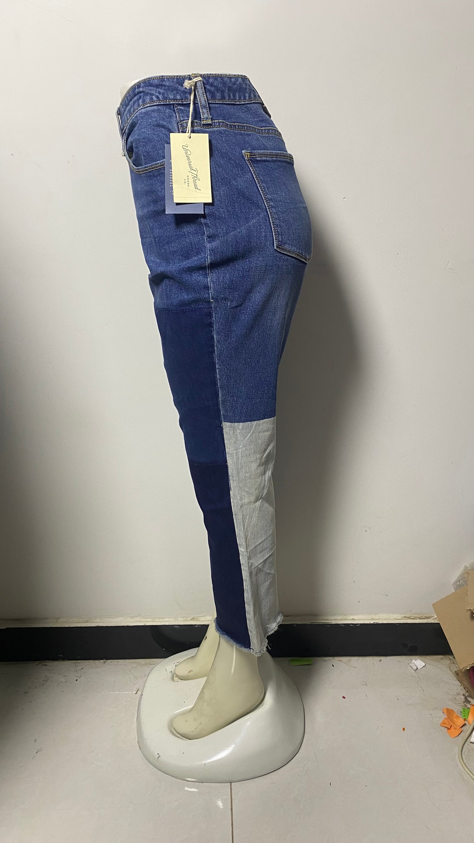 UNIVERSAL THREAD LADIES JEANS