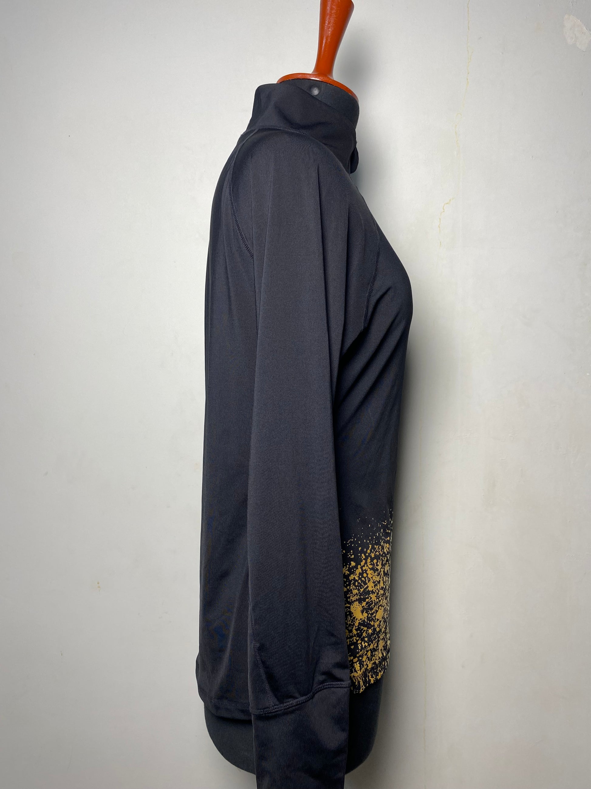 IDEOLOGY GOLD AND BLACK LONG SLEEVE PULLOVER
