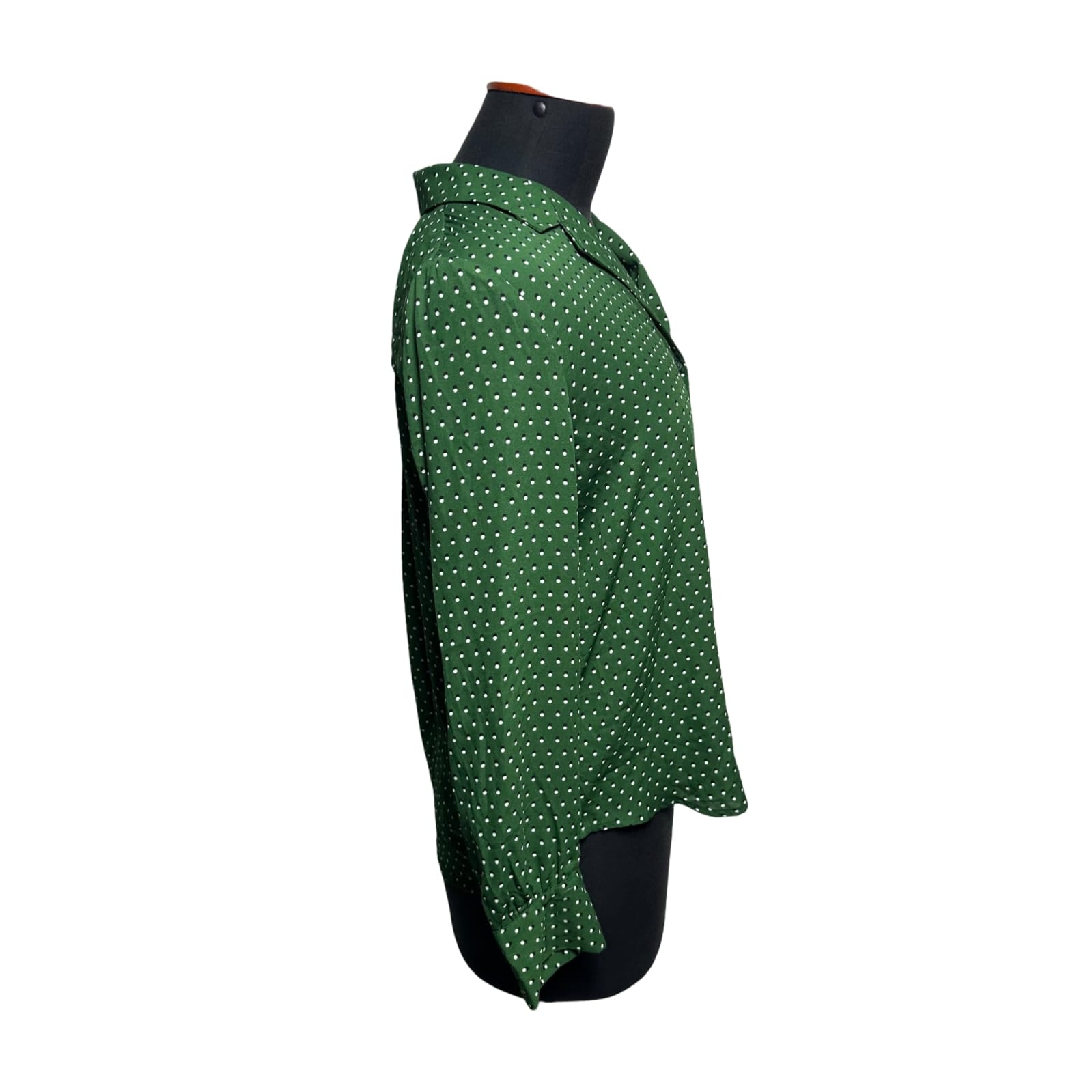 WHO WHAT WEAR Green Polka-Dot Button-Down Blouse